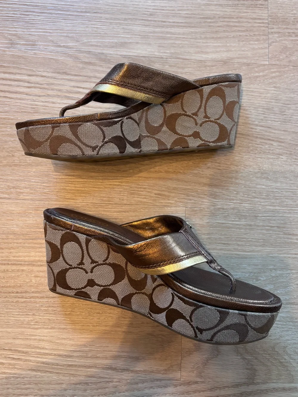 Coach Women’s 7 Jody Metallic Wedge Thong Sandal Monogram Y2K Bronze Vintage